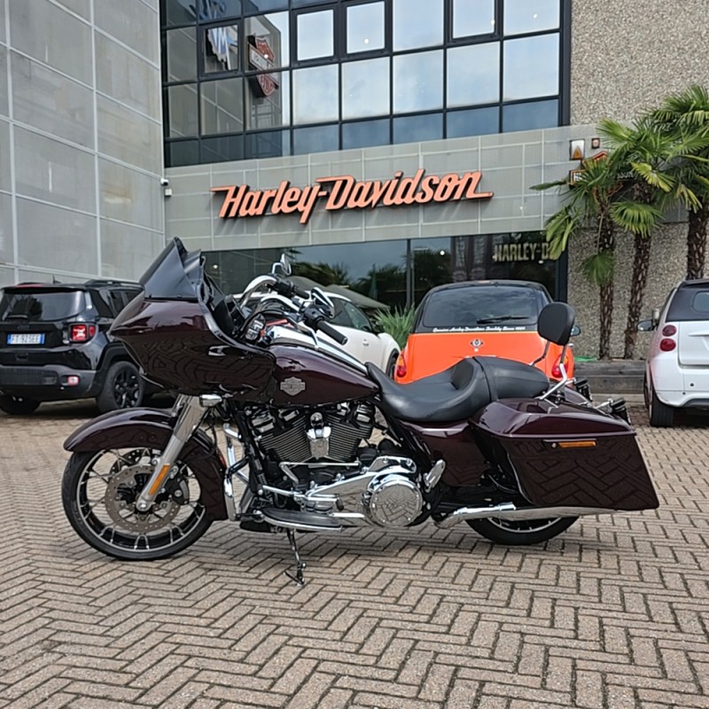 TOURING ROAD GLIDE SP. 114 2021 25250km TOURING ROAD GLIDE SP. 114 2021 25250km